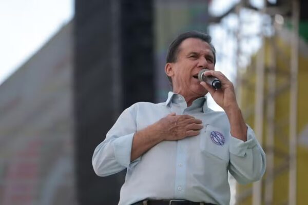 Ministros condicionam permanência do titular da Previdência a ‘avaliação política’ e sua capacidade de conter crise. Nos bastidore...