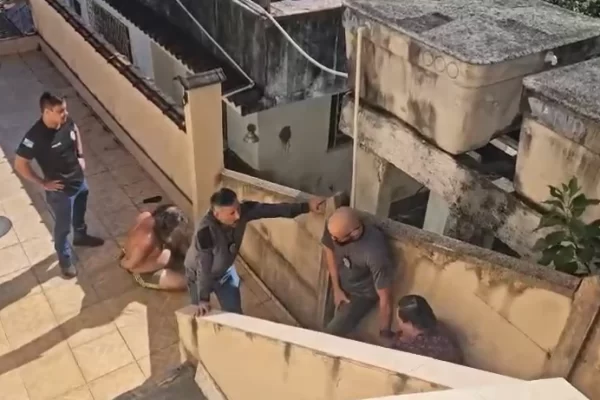 Um caso macabro chocou moradores da Ilha do Governador, na Zona Norte do Rio, nesta quarta-feira (21). Dois irmãos, Tânia...