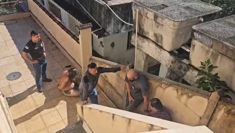 Um caso macabro chocou moradores da Ilha do Governador, na Zona Norte do Rio, nesta quarta-feira (21). Dois irmãos, Tânia...