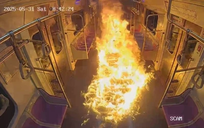 Um homem de 67 anos foi indiciado por tentativa de homicídio e incêndio criminoso após atear fogo em um vagão lotado do metrô...