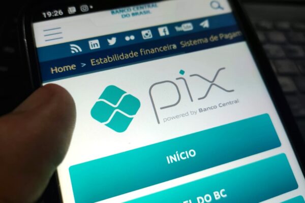 Bancos já começam oferecer Pix automático a partir desta segunda