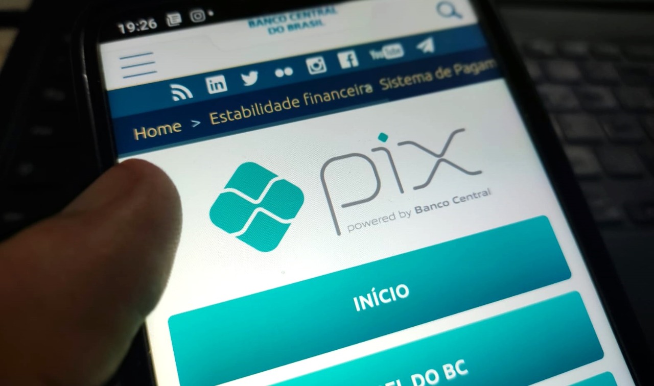 Bancos já começam oferecer Pix automático a partir desta segunda