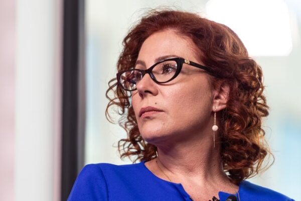 Mesmo estando fora do Brasil desde 25 de maio, a deputada federal Carla Zambelli (PL-SP) seguiu votando remotamente nas sessões da...