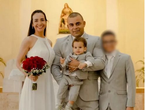 Um adolescente de 14 anos foi apreendido nesta quarta-feira (26/6) sob suspeita de dopar e matar os pais e o irmão de apenas...