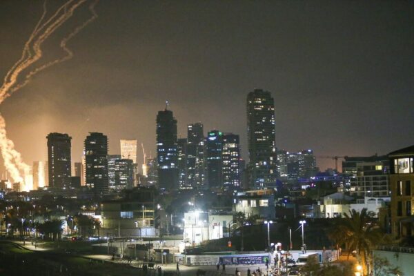 Sem previsão de cessar fogo conflito Israel e Irã chega na segunda semana