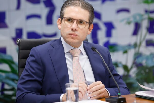 Câmara vota com urgência decreto do IOF