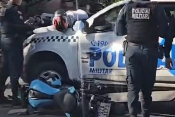 Um acidente envolvendo uma moto e uma viatura da Polícia Militar foi registrado na manhã desta quarta-feira (9), na avenida Arthur...
