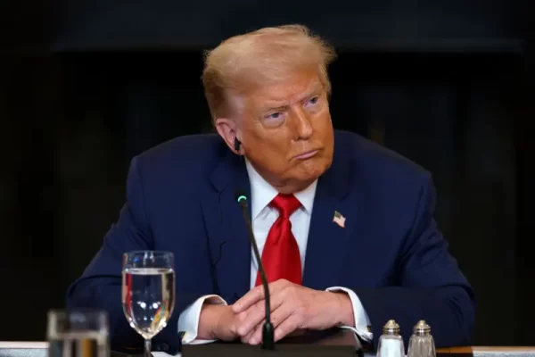 Trump anuncia tarifa de 50% para o Brasil a partir de agosto e faz defesa a Bolsonaro