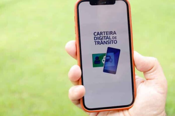 Lula sanciona lei que prevê 'CNH Social'; veja quem pode obter a carteira gratuita