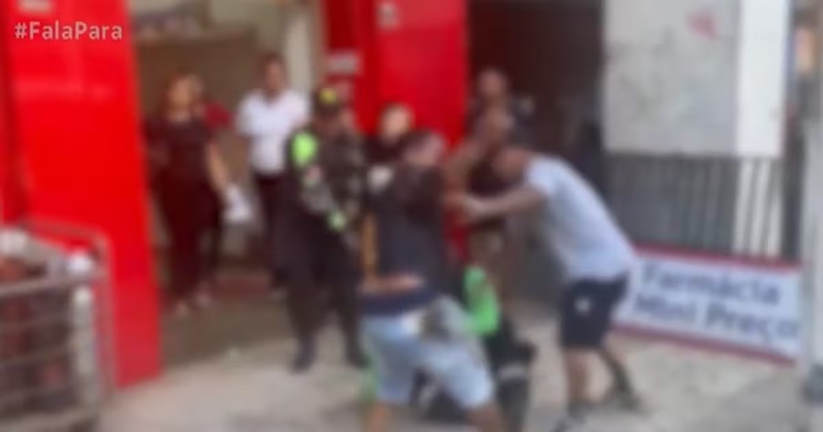 Na tarde desta segunda-feira (14), um desentendimento entre um motorista de Kombi e agentes de trânsito provocou uma briga...