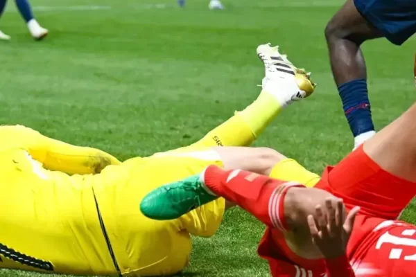 Goleiros dividem opinião sobre entrada de Donnarumma em lesão de Musiala