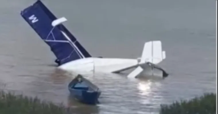Avião de pequeno porte caiu na Baía do Sol em Mosqueiro