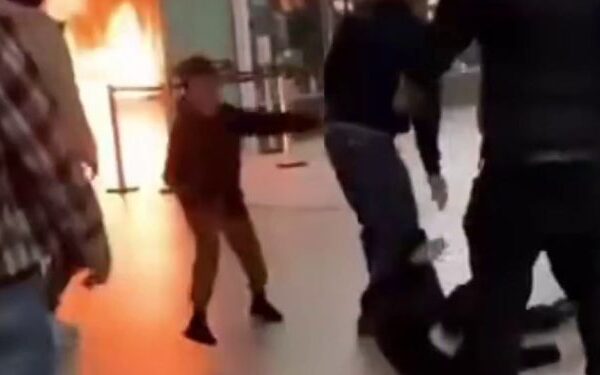 Ocorrência mobilizou bombeiros e Polícia Militar; homem sofreu queimaduras graves e está hospitalizado...