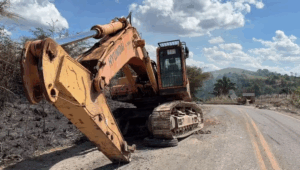 Uma retroescavadeira causou um acidente que matou quatro pessoas na BR-222