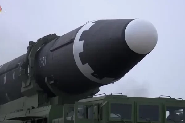 Coreia do Norte se aproxima de arma nuclear que pode atingir EUA