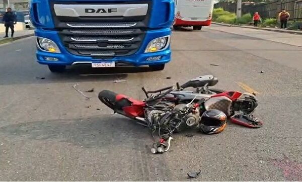Um motociclista que está identificado com o nome de Kleyn de Souza, 25, industriário, perdeu a vida na manhã desta sexta-feira, 12, no cruzamento das Avenidas Rodrigo Otávio e...