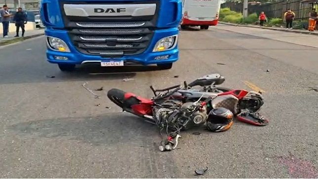 Um motociclista que está identificado com o nome de Kleyn de Souza, 25, industriário, perdeu a vida na manhã desta sexta-feira, 12, no cruzamento das Avenidas Rodrigo Otávio e...