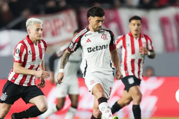 Flamengo bate Estudiantes e vai à semi da Libertadores