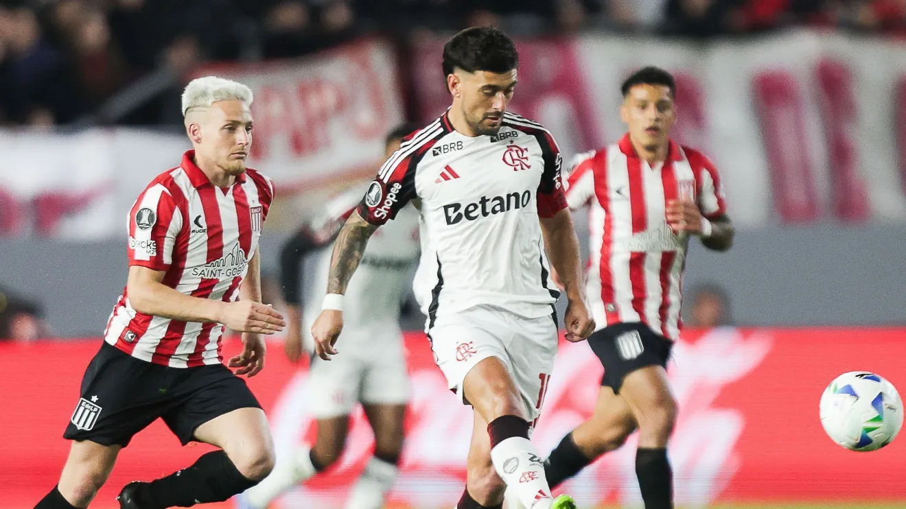 Flamengo bate Estudiantes e vai à semi da Libertadores