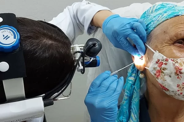 Estudo revela que cera de ouvido pode ajudar a detectar câncer