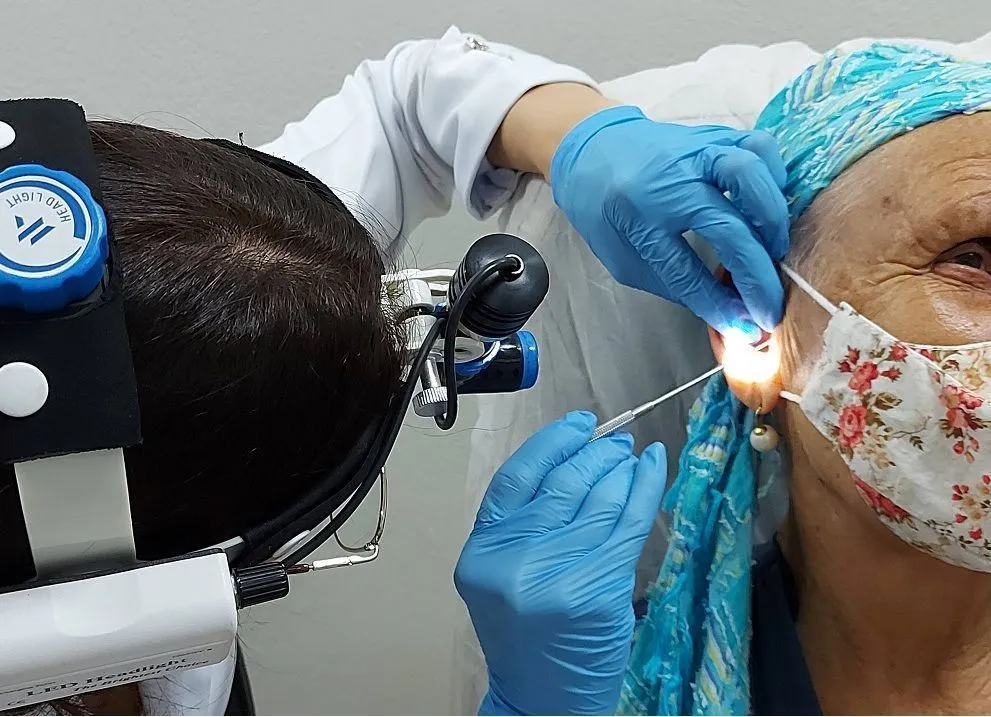 Estudo revela que cera de ouvido pode ajudar a detectar câncer