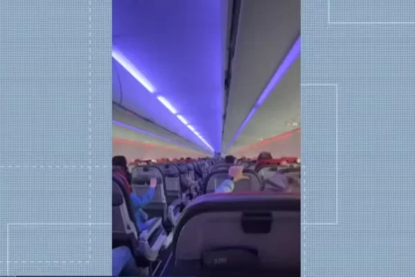 Avião tem forte turbulência após ser atingido por granizo ao decolar de Chapecó