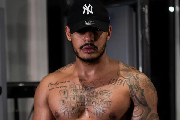 Cantor Hungria é internado com suspeita de intoxicação por metanol