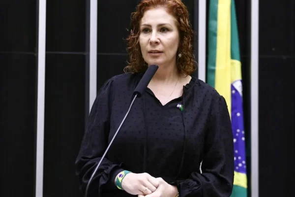 Carla Zambelli pede à Corte Interamericana que intervenha em sua prisão na Itália