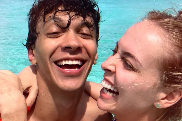 Júlio Cocielo anuncia fim do casamento com Tata Estaniecki