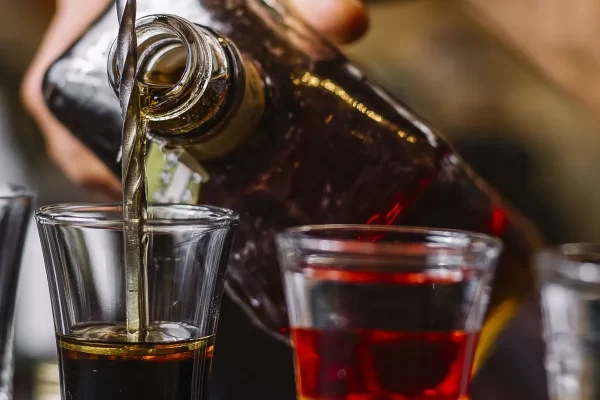 Metanol: qual a possibilidade de bebida alcoólica "batizada" chegar em outros estados?