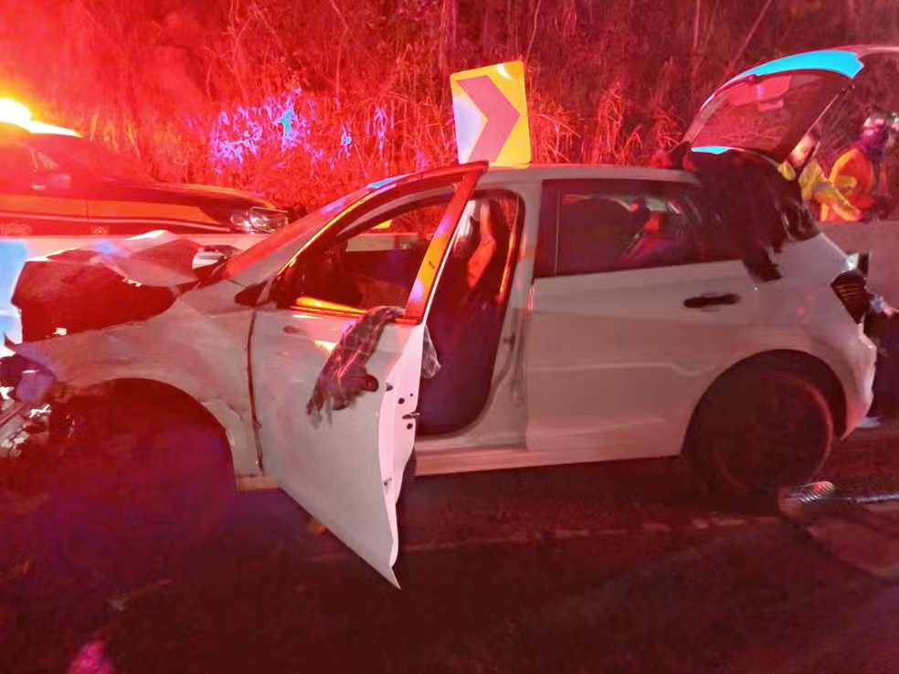 Taxista em fuga bate em carro na Dutra no RJ, caminhoneiro morre em acidente após bloqueio da pista