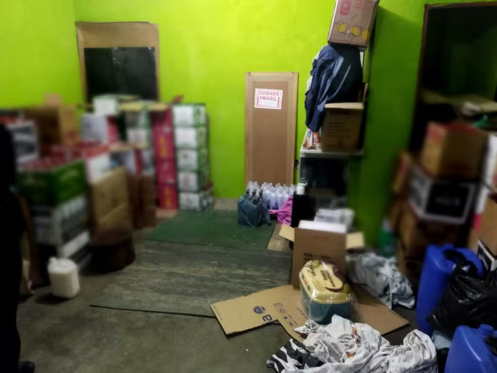 Polícia localiza fábrica clandestina de bebidas ligadas à morte de 2 pessoas por intoxicação com metanol
