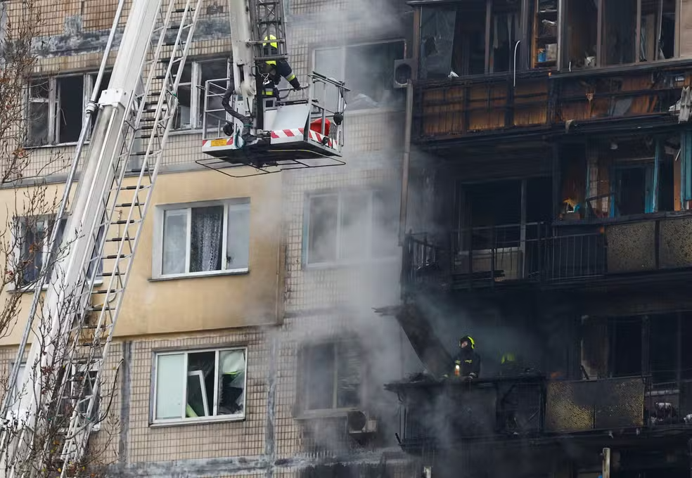 Ataque maciço da Rússia na Ucrânia deixa 3 mortos e mais de 600 mil sem energia