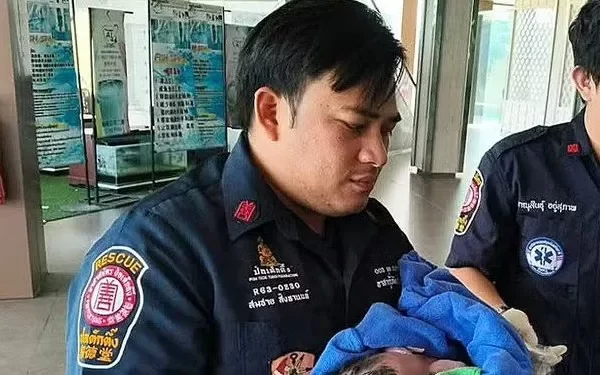 Recém-nascida é encontrada dentro da descarga de vaso sanitário em prédio comercial