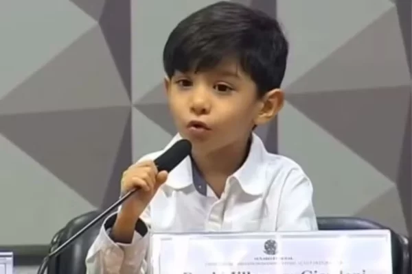 ‘Minimédico’ goiano de 6 anos faz sucesso com discurso no Senado