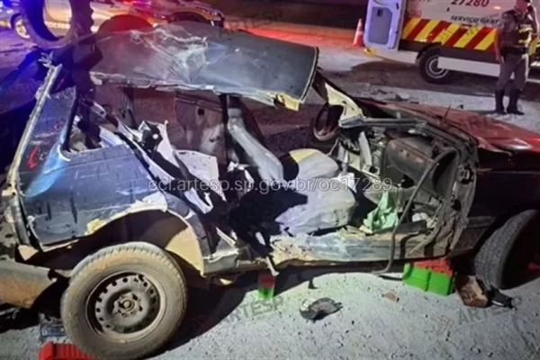 Batida entre carro e moto deixa três mortos em rodovia de Votorantim