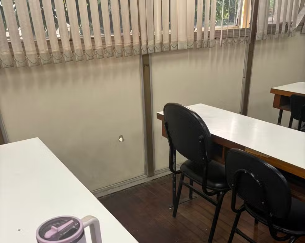 Menino de 12 anos é baleado em escola ao lado de batalhão da PM no Complexo da Maré