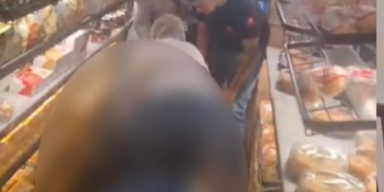 Um princípio de incêndio provocado por um vazamento de líquido inflamável de uma churrasqueira elétrica atingiu a lanchonete...