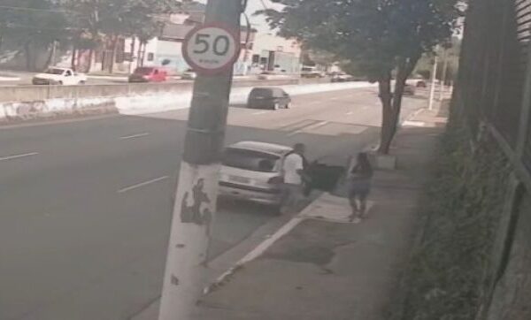 Uma mulher ficou gravemente ferida após ser atropelada pelo ex-companheiro, na manhã da segunda-feira, 15, na Vila Carrão...