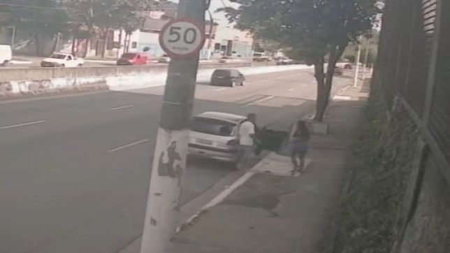 Uma mulher ficou gravemente ferida após ser atropelada pelo ex-companheiro, na manhã da segunda-feira, 15, na Vila Carrão...