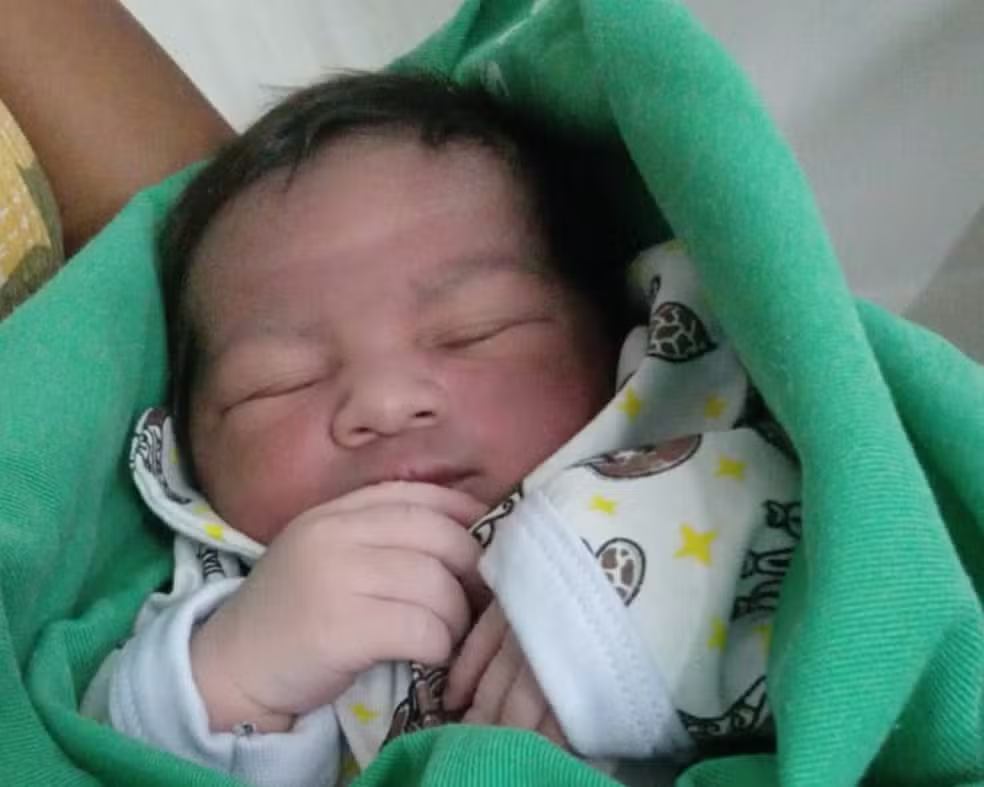 Mulher dá à luz dentro de loja enquanto comprava enxoval de bebê