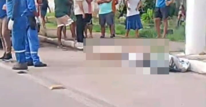 Um homem foi encontrado morto na Rodovia Arthur Bernardes, em Belém, na manhã deste domingo (25). O corpo estava estirado