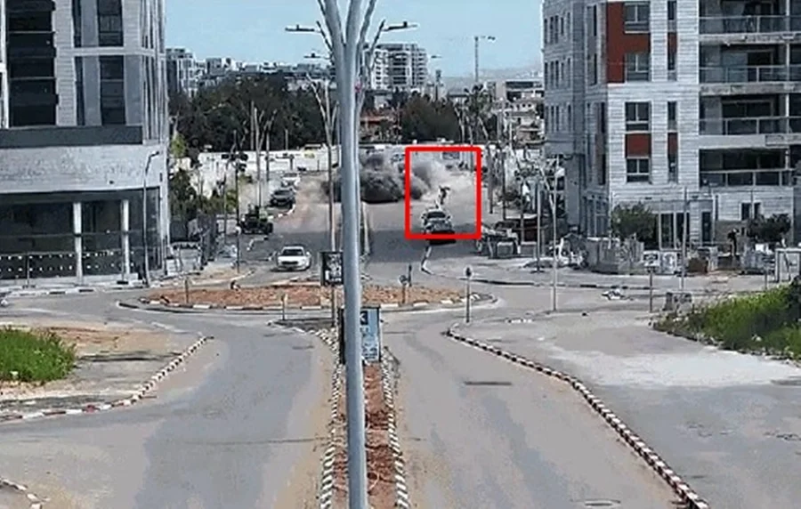 Imagens captadas pelas câmeras de vigilância da Prefeitura de Or Yehuda flagraram o momento em que ele se é lançado ao chão...