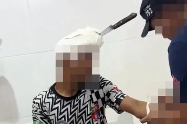 Vítima tem 14 anos e a facada na cabeça foi desferida pelo irmão mais novo. Um caso registrado na zona rural do município de...