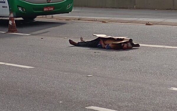 Um pedestre morreu após ser atropelado por uma caçamba na tarde desta quinta-feira (16), na BR-316, em Ananindeua, na Região...