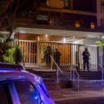 Homem entrou em prédio na 302 Sul, tentou invadir apartamentos e fez uma idosa de 95 anos refém; suspeito morreu após...