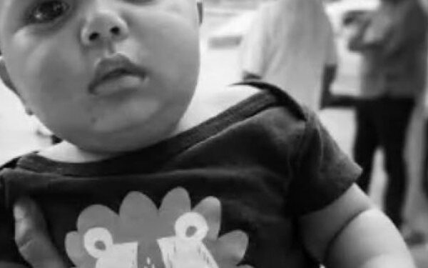 Um bebê de 11 meses morreu afogado após ser encontrado dentro de uma caixa d’água, na última quarta-feira (12), em uma propriedade na zona