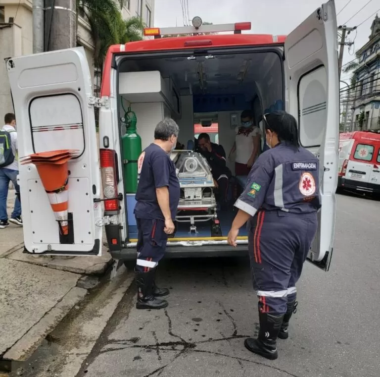 🚨Homem mata a esposa na frente dos 3 filhos a facadas e depois tenta se matar Romário Junior Ferreira, 31, matou a esposa Jayne Moraes