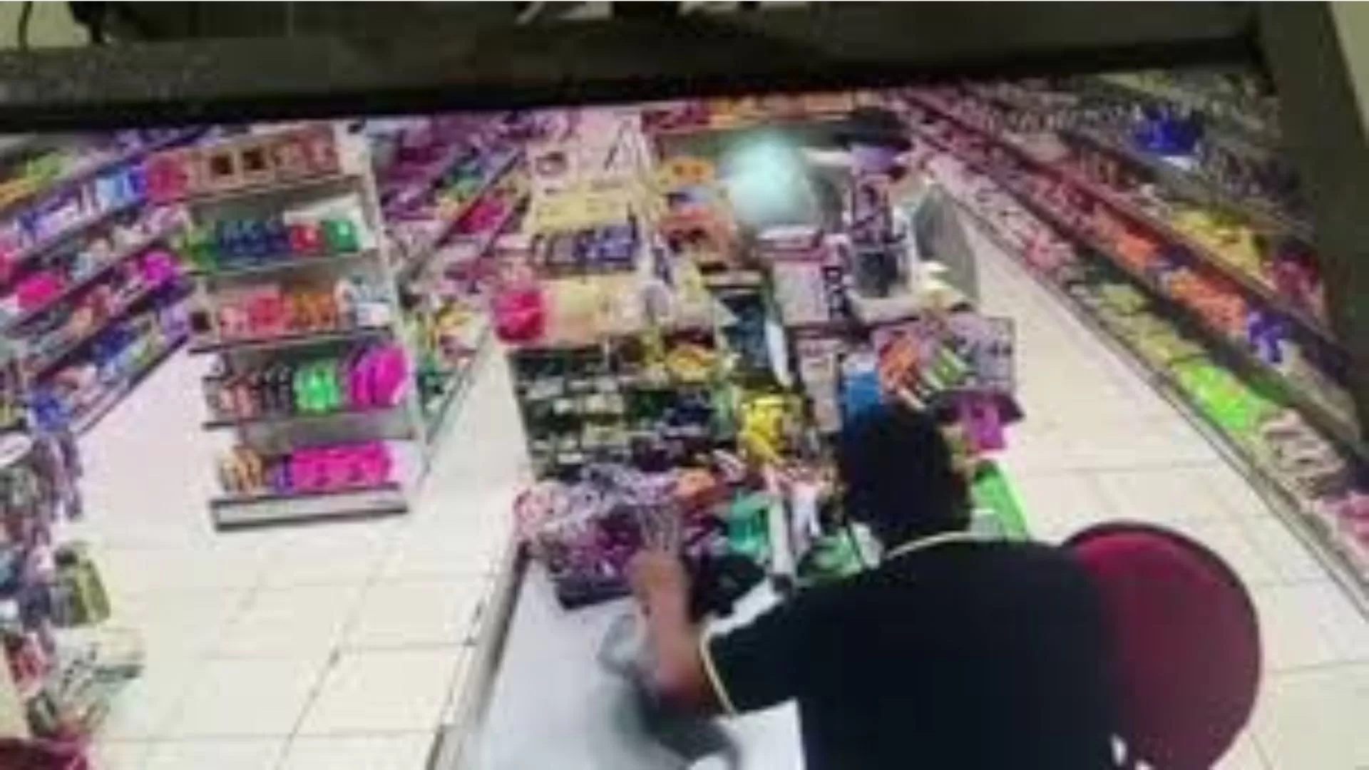 🚨 Segurança: Comerciante é vítima de assalto e sequestro no bairro Terra Firme, em Belém Um homem foi sequestrado em um mercado