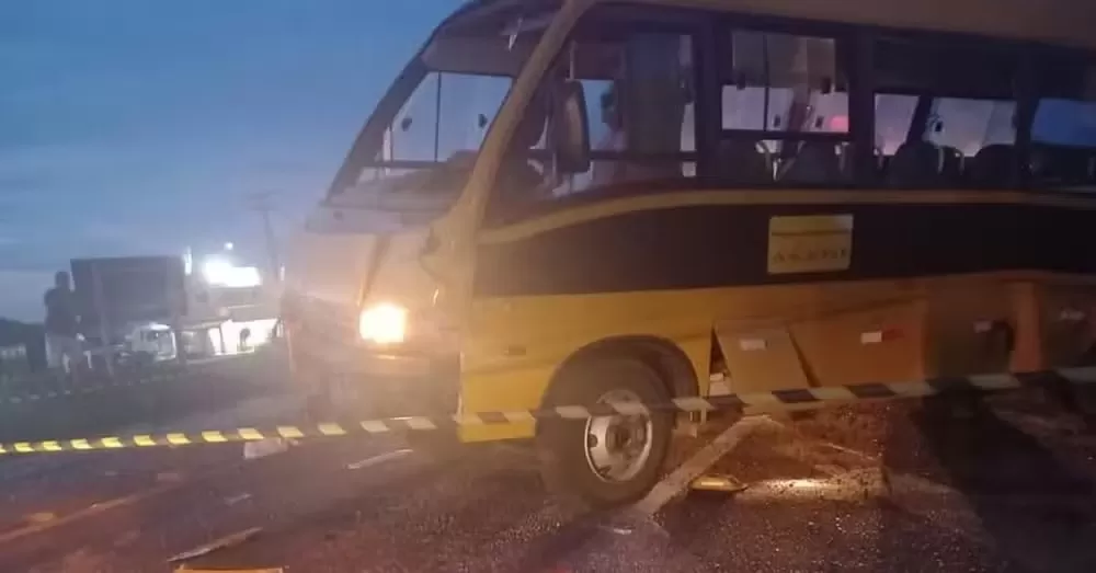 Jogadoras de futebol morrem após acidente entre micro-ônibus e carreta. Uma das vítimas, de 17 anos, tinha participado da primeira...